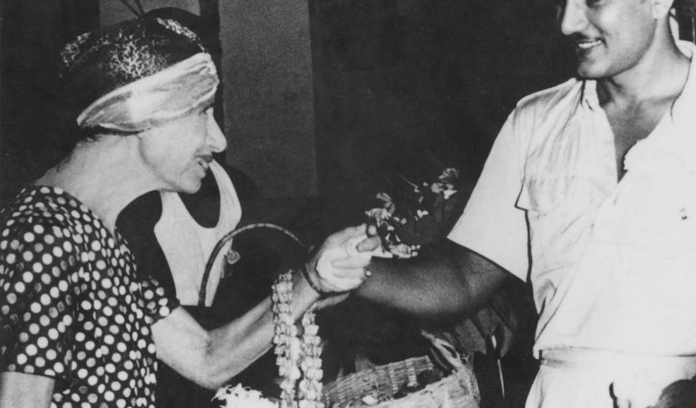 प्रकाश की ओर मुड़ो प्रकाश की ओर मुड़ो
